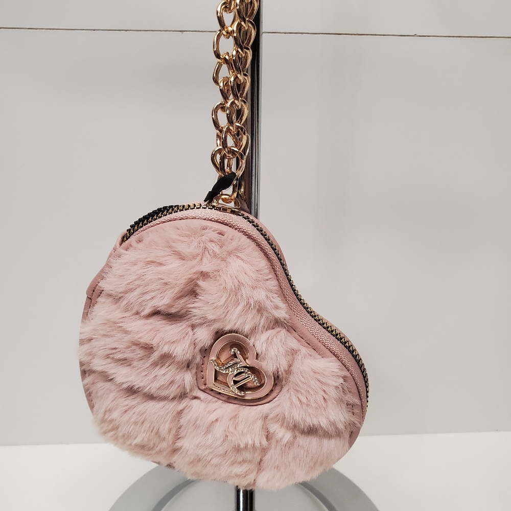 Juicy Couture Dusty blush get cozy heart 💖 zip around wristlet